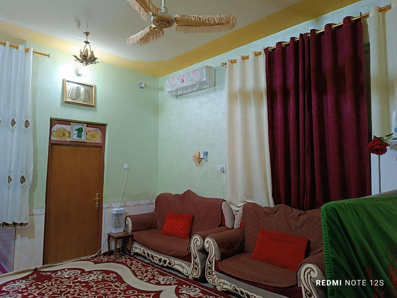 بيت للبيع مكانه شارع دبي 
مساحة البيت 150 
الاستقبال  7×3ونص
المطبخ 5×2وربع
الهول 6×4ونص
غرفه نوم5×4
حمام داخلي وخارجي  كبير و
ومناور عدد 2 
وطارمه كبيره
السعر 170 وبيه مجال للاستفسار ***********////***********

