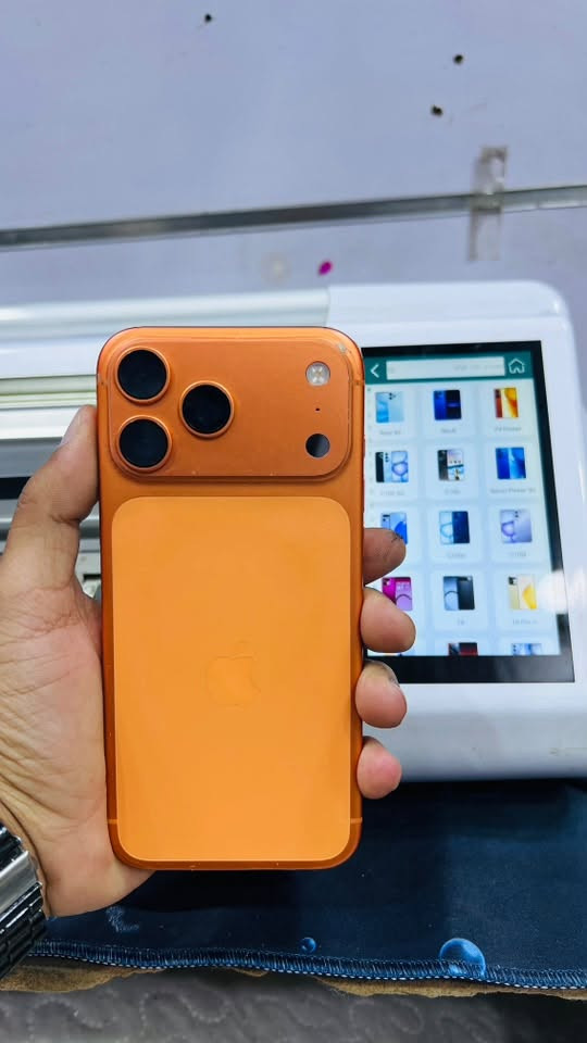 17pro max
بعدة بالضمان 
بطاريه 99
عدد دورات الشحن 172
ذاكرة 256
السعر 1مليون و900
بي مجال قليل 
(الناصريه شارع النيل قرب الاطفاء )
***********
