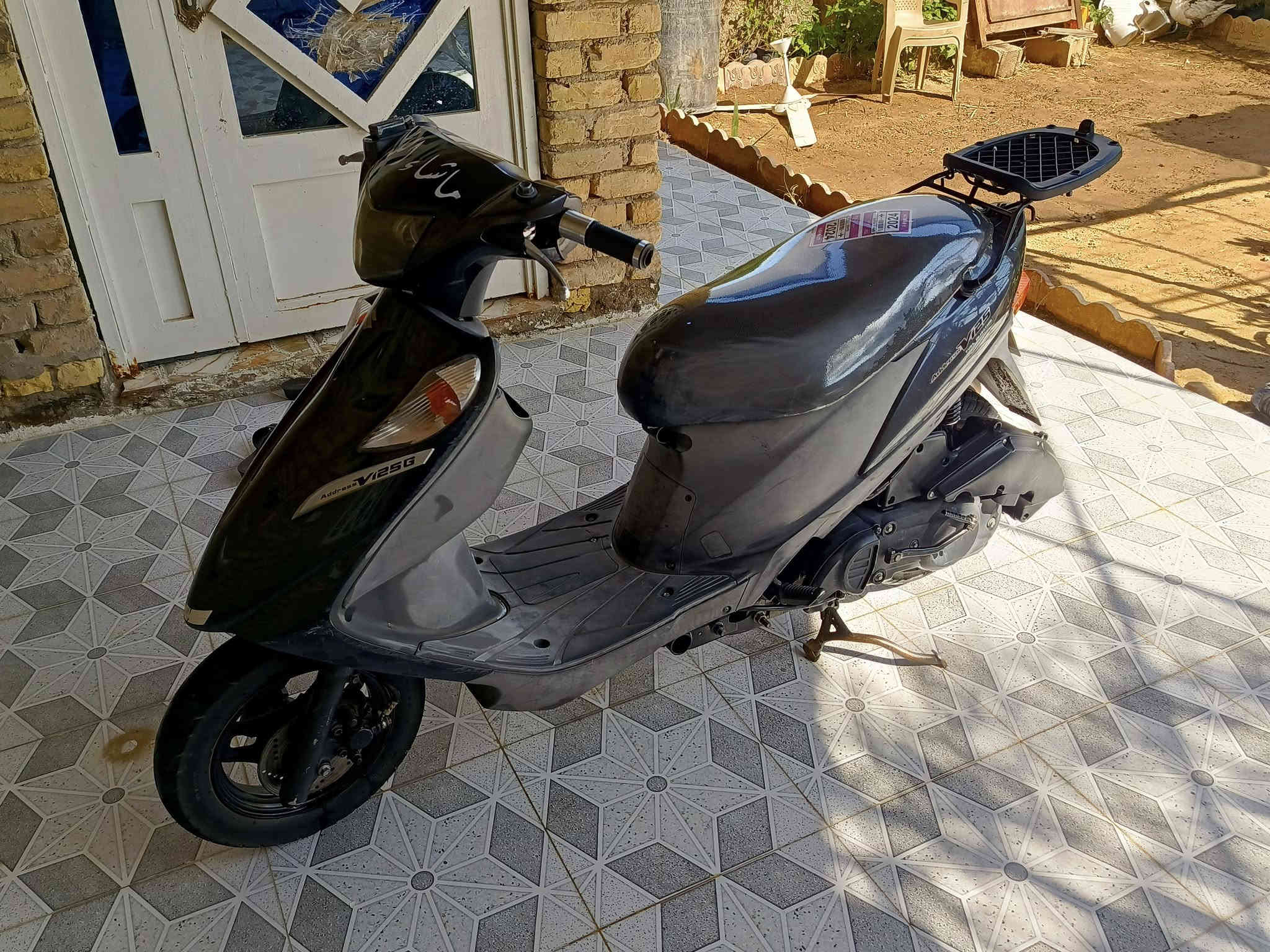 ادرس ياباني قديم دراجه جاهزه عله اخر حبايه تخم تاير جديد  مفتوحه رايمر شلعه ومعدل خير من الله ترايك وين ماتريد سعر. 600وبيه مجال
***********
