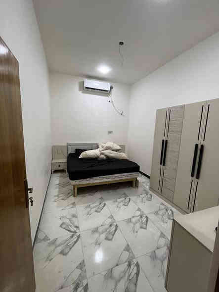 سلام عليكم بيت مساحه 100متر   عنوان البصره شط العرب شارع صقر حي رايه معه اثاث غرف نوم 2صاله حمامات ديوانيه سعر53وبي مجال اثاث+ لبيت غرفت نوم+ 3سبالت +قنفات +كامرات  فتفسار اتصل***********
