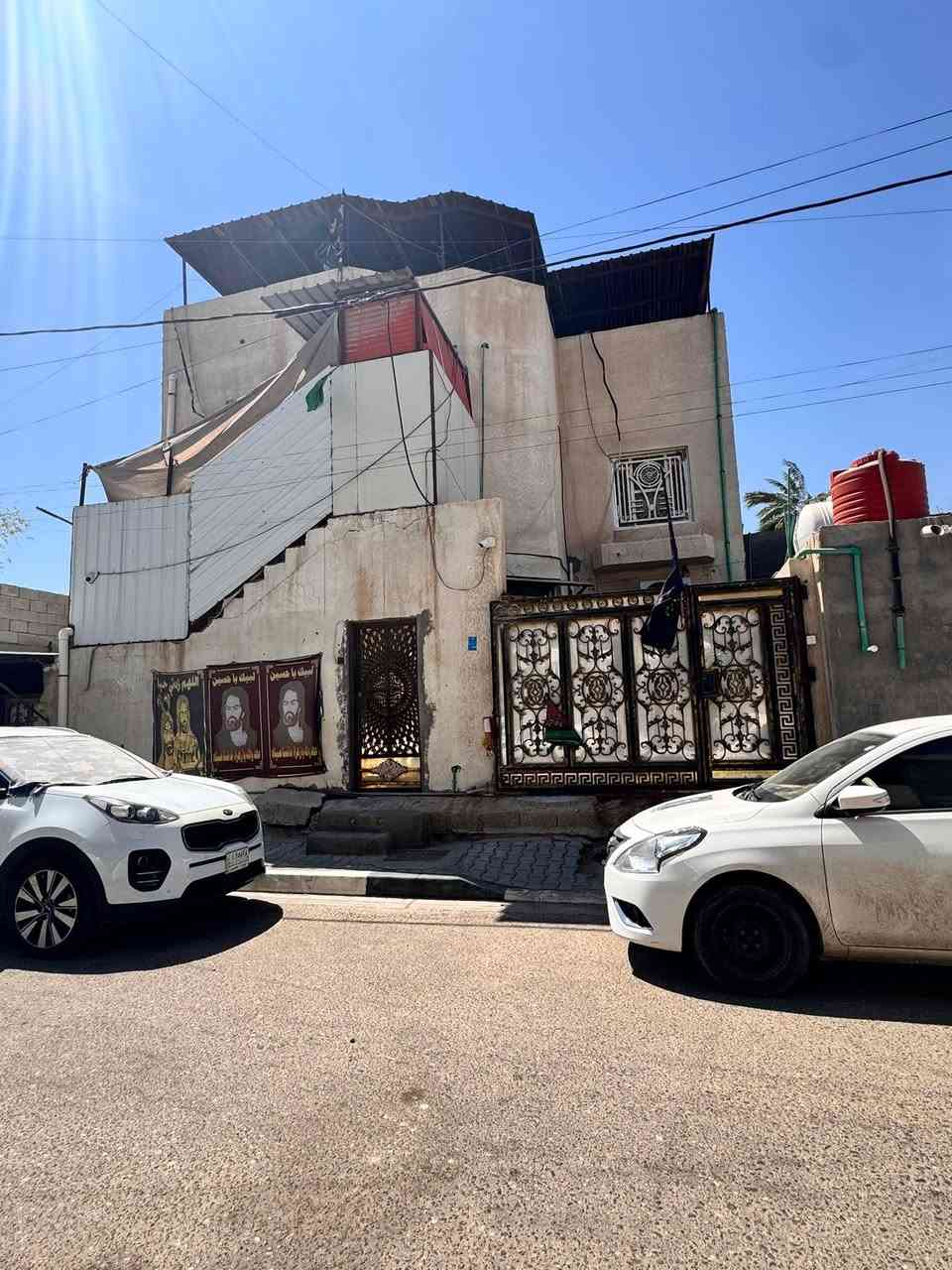السلام عليكم بيت في المعقل خلف شارع اللوندري مساحة البيت ١٥٠ متر طابقين مؤجر بوارد شهري مليون و100 الف يتكون من ٥ غرف الطابق الاول غرفتين وصالة واستقبال وصحيات ومطبخ والطابق الثاني ثلاث غرف وصالة ومطبخ وصحيات السعر 385 وقابل للتفاوض سنة البناء 2019 للاستفسار 
***********
المسلة للاستثمار العقاري
