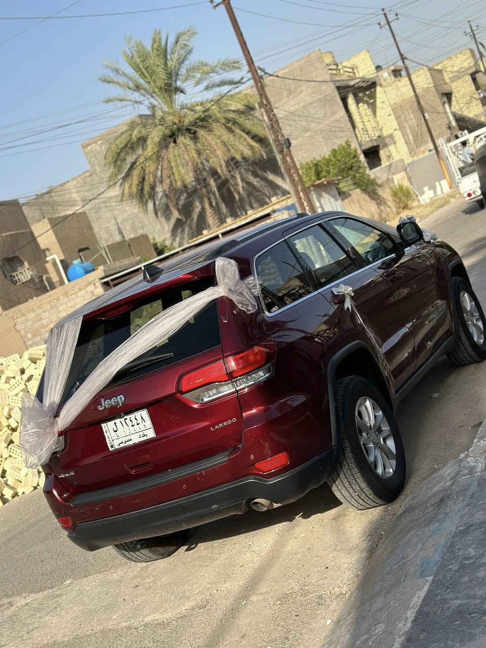 جيب كراند شيروكي 2021 الضرر مسروق البنيد ودعاميه والدشبول بدون حادث فقط سرقه وتبدلن نفس لون بدون صبغ 
وبالعراق نضربت ونصبغ بيها شويه من جاملغ الخلفي وشويه من لباب وتعمير درجة اولى وما مبين ابد  
رقم بغداد باسمي تحويل مباشر 
مواصفات سياره لاريدو وكشنات جلد وشاشه جبيره 
وتدفئه بالكشنات والاستيرن وتشغيل عن بعد  جاهزه من كلشي حداديه وتبريد وجاهزه السياره كلش حلوة
مكان السياره بالعماره *********** 
رايدها 238$ وبيها مجال
