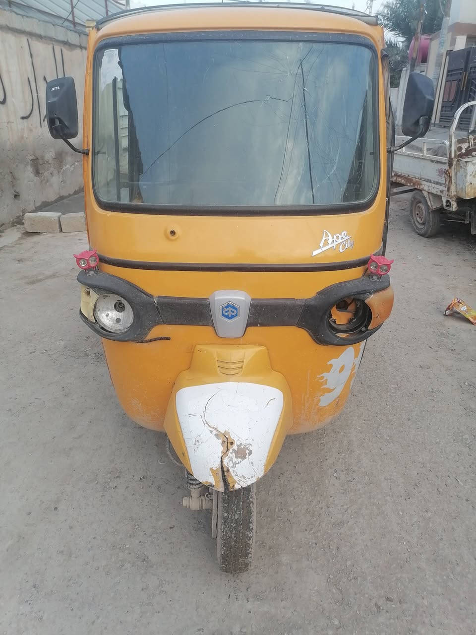 السلام عليكم ورحمة الله وبركاته تكتك بياجو للبيع موديل ١٨ الكشر كلش نضيف مابي اي اخياس من عده الضربة اللي بالصفحة مال جهة البانزين موضحة بالصورة محورة محرك تي في اس المحرك خير من الله مابيها اي نقص العنوان بعقوبة المفرق للإستفسار الاتصال ع هذا الرقم ***********
