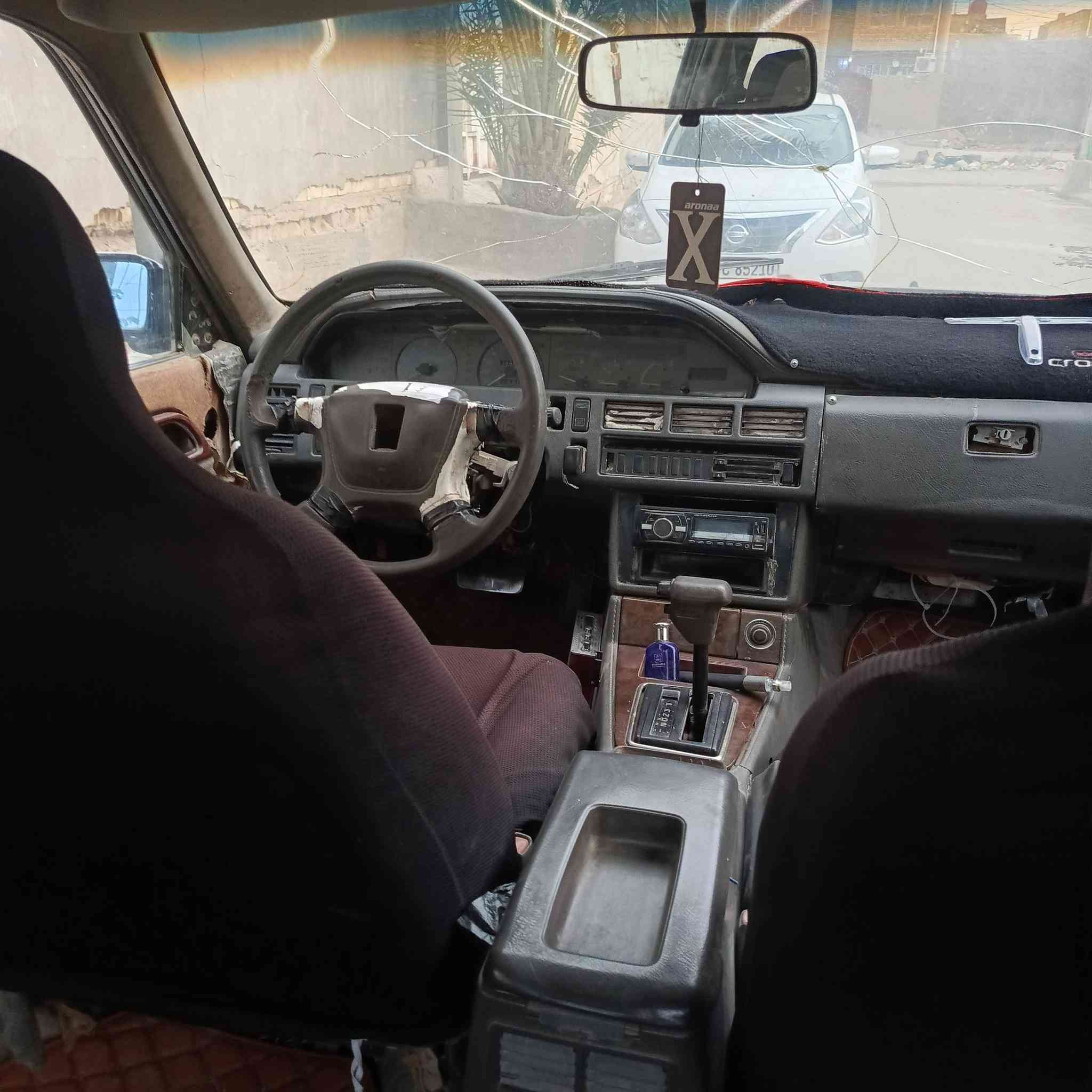 السلام عليكم 
بونتيشا للبيع محور مكينه ونجي ٦سلندر البك بيه مشكله ومشط الستيرن يحتاج تجفيت راعيه موجود مصفرة غرامات *********** السعر16وبيه مجال
