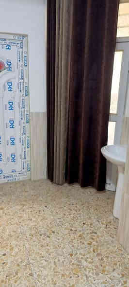 السلام عليكم
دار للبيع في مجمع ببتي بالبداية قرب السوق مساحه ٢٠٠ م على ساحه طابقين
الطابق الارضي غرفتين وصاله واستقبال وصحيات وحديقه 
الطابق الثاني 
غرفتين و صاله مع صحيات
السعر ١٤٠ مليون
للاستفسار 
مراجعة مكتب الفيحاء للعقار /النجف حي الوفاء قرب مركز الهنديه القديم
او الاتصال
***********
