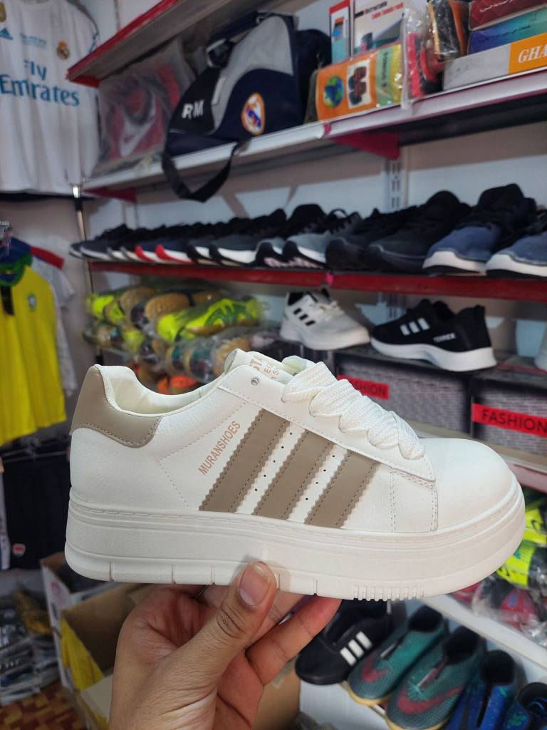 جملة فقط سعر القطعة 6
الشليف يحتوي على 25 قطعه
قياس 35 الى 44
واتساب ***********
يوجد توصيل
