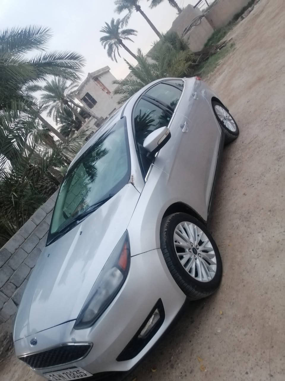 فورد فوكس ٢٠١٨ بصمه كامل مواصفات شاشة حجم كبير ضررها بنيد وجاملغ وباب السايق السعر ٩٠ وبيهة مجال للستفسار اتصل على الرقم ***********
