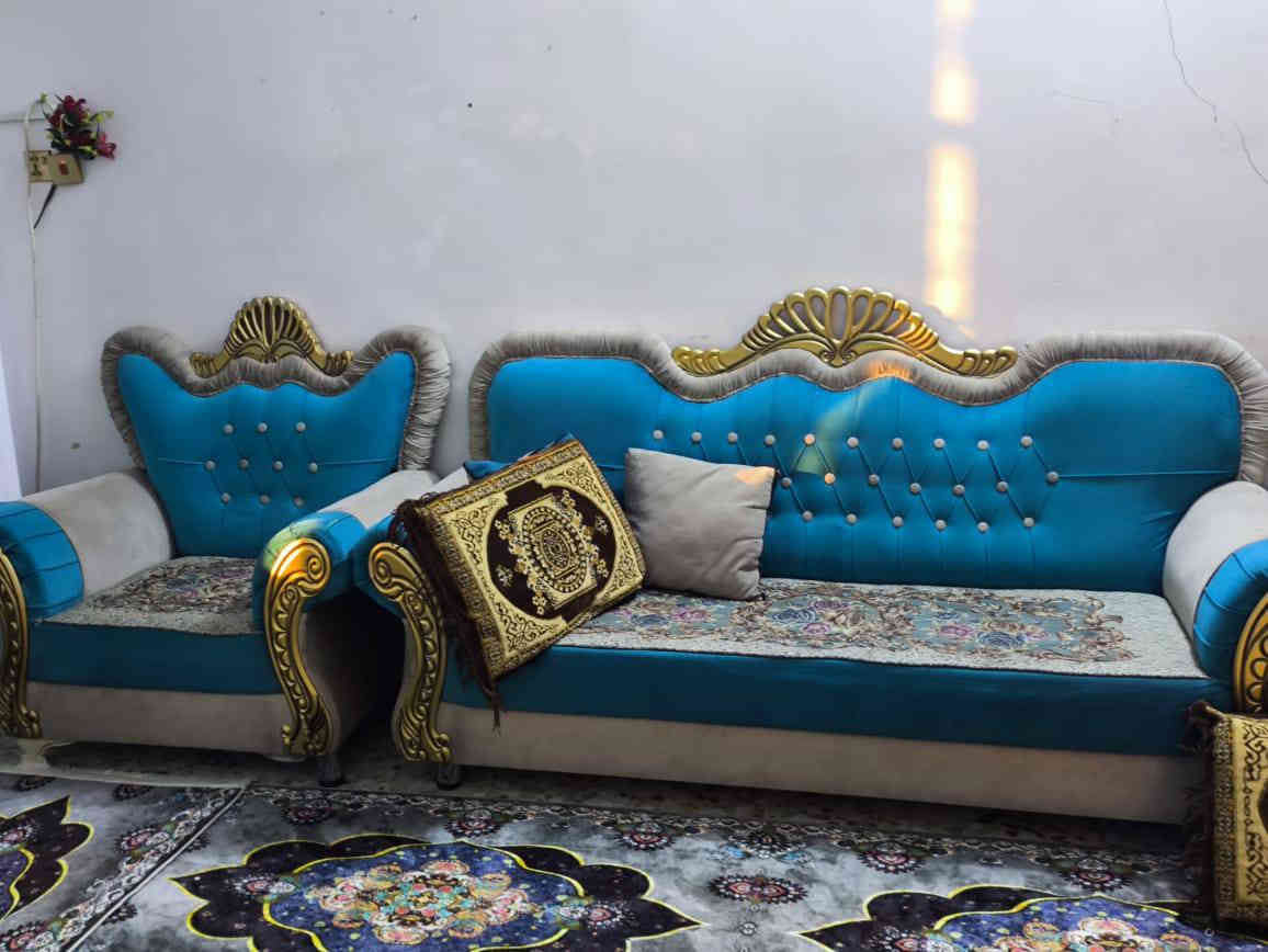 تخم ملكي مستعمل نظيف ١٠ مقاعد السعر ٣٥٠ ألف بابل الحمزه الغربي حي الدولار قرب عماره دكتور ناجي أتصال ***********
