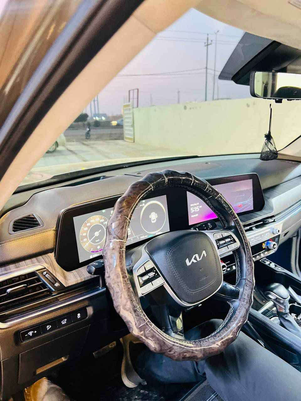 السلام عليكم 
كيا تيلورايد موديل ٢٣ وارد امريكي السياره كلين اعلى فئة sx prestige x pro
السياره بيها ٦ كاميرات داته شو كل الكشنات تدفئة تبريد رادارات قياده ذاتيه ماكو مواصفات مابيها ماشية 48 الف كيلومتر وليس ميل 
السياره صارت بيها طخه بهلال الجاملغ الخلفي وشويه الباب اللي جهة الصدر وانصبغت  على كدها بإسمي اني مرقمه مكاني حله المدحتيه
هاتف ***********
السعر ٣٤٠ وبيها مجال بسيط هاشمية, بابل
