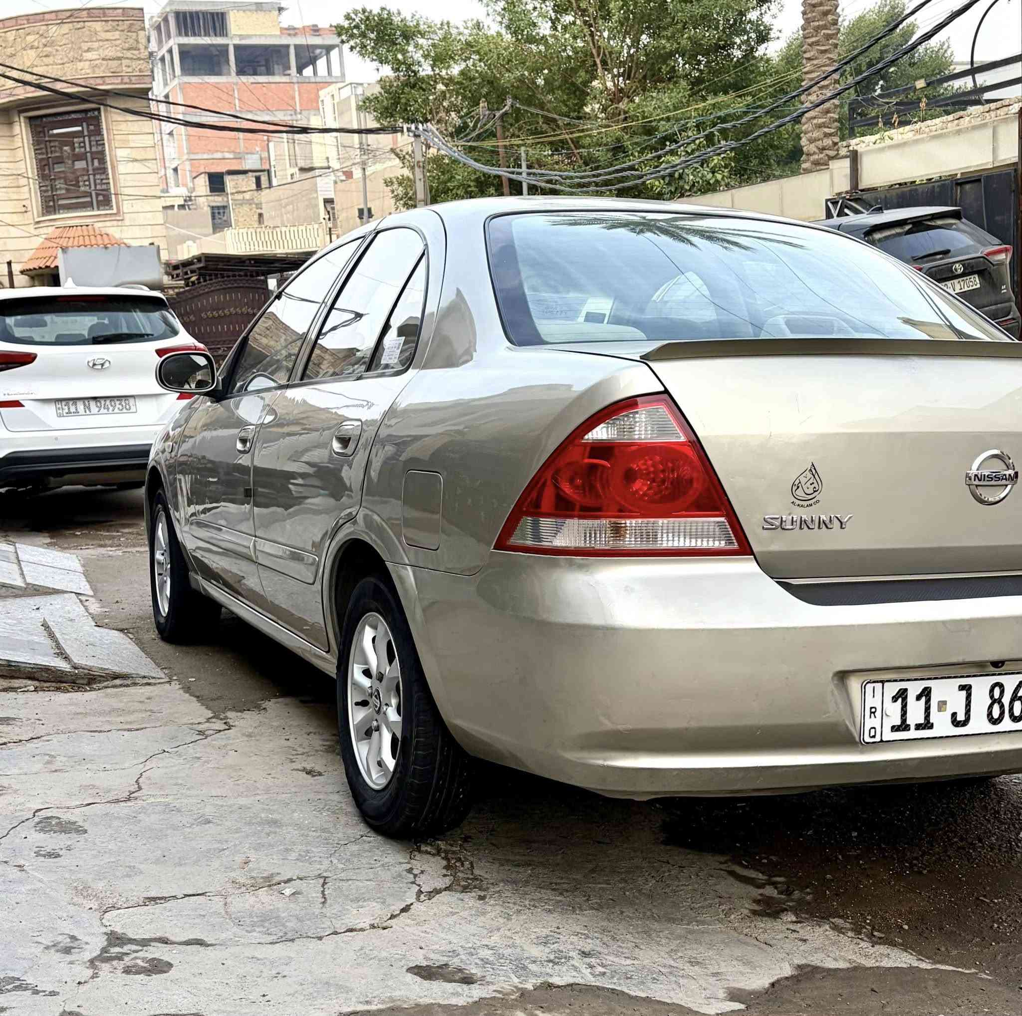 نيسان سني ( ٢٠٠٩ ) رقم بغداد الدولي الجديد (بأسمي ) هزة جديدة وسنوية مجددة لغاية ( ٢٠٣١ ) السيارة ماشية ( ٩٥ ) ألف كم مكفولة من الضربة والصبغ حتئ الدعاميات مابيهن صبغ . فقط جرد بالقمارة ورشيتها للجمالية وعندي فديو للقمارة قبل الرش  . محرك وكير مامفتوحات لاصرف ولا تبخير تبريد شغال تدفئة كهربائيات كاملة صدر امامي وخلفي كلة جديد وتخم تاير جديد وسبيرها مانازل وسويجات عدد ( ٢ ) البلادية ريمونت كونترول وجهاز حماية من السرقة  . أخواني السيارة عدنا من ( ٢٠٠٩ ) الئ اليوم وحاليا جديدة وجاهزة بدون اي نقص حتئ تبديل دهن وفلاتر وماسحات كله جديد وللتواصل ( *********** ) وعنواني بغداد- الكرادة  .
