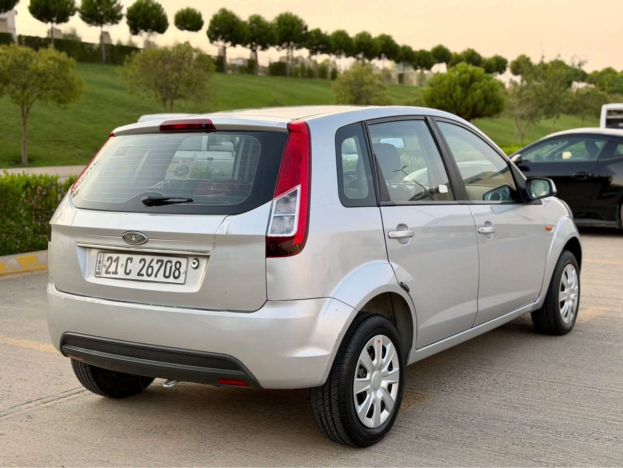 Ford Figo  2015  Niva

خليجي شه ريكه ى نيفا

دوو جام كاره با
گير ئوتوماتيك
١١٥ هه زار كم روشتوه

گيرو مه كينه و ته بريد تاقم بيشى بى نوقسانيه به شه رت

سه نه وى زينگه ى تازه يه تا ٢٠٣٠ تحويل به شه رت

سه ياره كه بى بوياخه بى حاديثه يه دوو ساردى هه يه

سعر ٧٥ ورقه كه ميك مجال

*********** السليمانية, العراق
