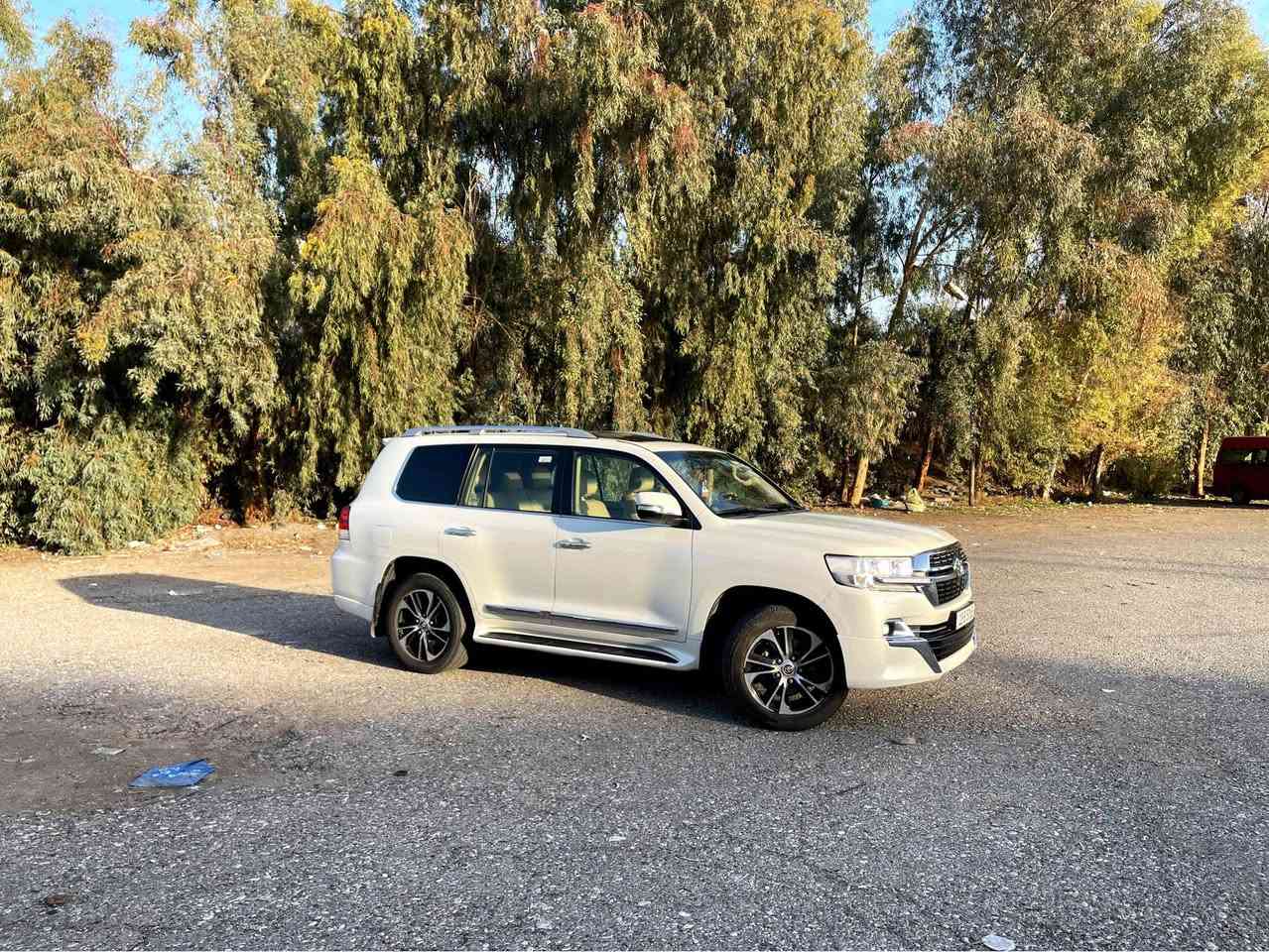 لاندكروز 2016 خليجي (بريمي) فول مواصفات كشن جلد دبل اكسل ٦ سلندر كير ومكينة وكهربائيات وكلشي بشرط، كير ومحرك مو مفتوح  ، السيارة بيها قطعتين ونص صبغ صفحة يعني بجم وخلف كبس . وشوية بل بطانة. ايرباكات سليمة .  السيارة نصبتهة حلوة ، مصروف عليها هواية دعامية اماية وعطر ولايتات و ويلات مال 2021 مشدودلهة ، وقبل فترة مسوي ادامة كاملة للمحرك من تنظيف نوزلات وولفات وكلشي 
السعر : 410 ورقات وبيهة مجال بسيط 
رقم تلفون: ***********واتساب موجود
Monika 2016 bremi ful ful mwasafat , 6 pstn , gear o makina o kahraba2yat bshartn,gear o makina na vakri , 2 qt3a o niv yet sbxe teda hana bchm o psht kabs, airbag o shasi bshart.sayara galaka shrina o masraf ya le hatya krn , light o da3ami o 3atar o wheel yet 2021 ye lsar , o bari chandake mn service kaml bo makine ya kri b 200$ 
S3r: 410 waraqa o majalak basit
Raqam: *********** whatsapp دهوك, العراق
