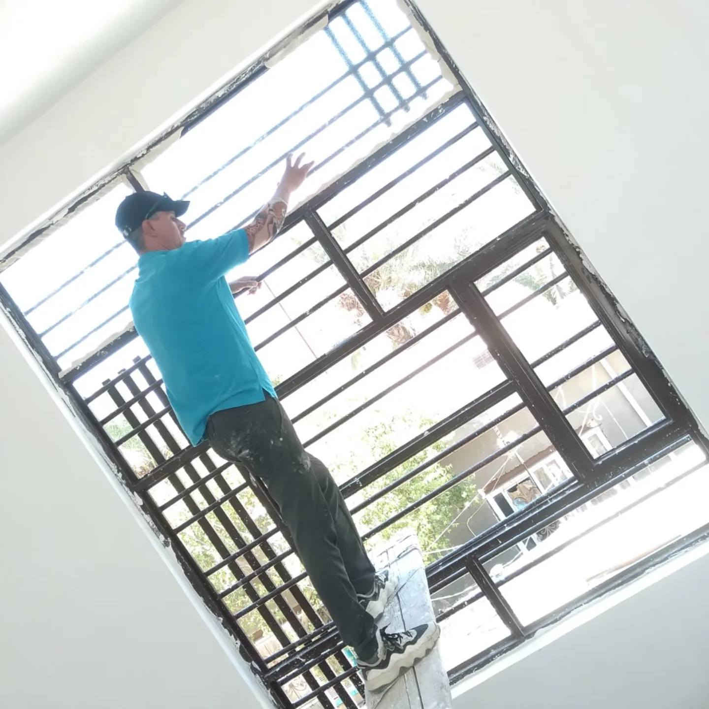 مستعدون تركيب الزجاج والمرايه وشد البيوت والدوائر الحكومية وباسعار مناسبه العنوان شارع البوسبتي قرب مصرف للمحاويل للاستفسار الاتصال على الارقام التاليه ***********///***********
