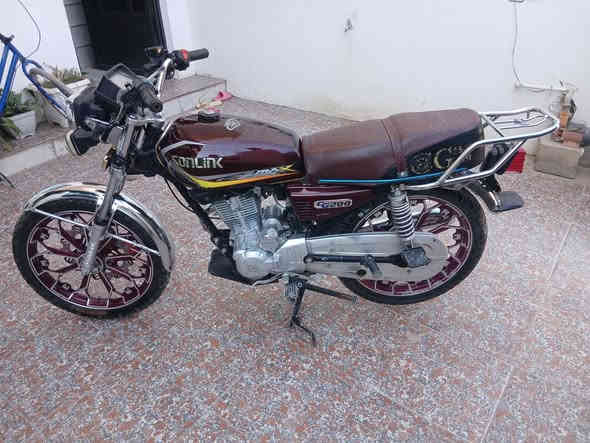 السلام عليكم دراجه إيراني مديل24باب اول ابو الختم سولنك وزن ثقيل كامل مكمله مابي نقص كلشي كلها شغال منفيس سويجات كامل على24حبايه مكينه200cc مكاني سامراء  
مفتوح مره وحده فقط السعر600وبيها مجال للشراي 
***********
