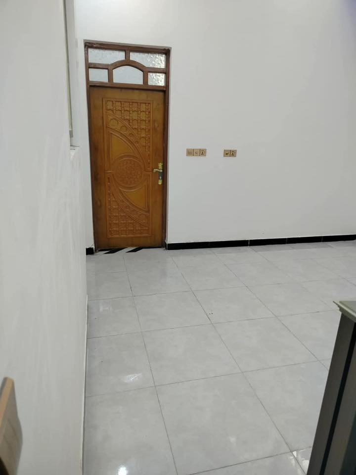 ◾️بيت للبيع المساحه 100م/ مربع 10*10 خريطة هندسية حديثة 2024
عنوان البيت ناصرية الاسكان الصناعي منطقة ال 3000 اللي جاي عن مدرسة الحرية
يتكون البيت من :
◾️غرفة نوم 4,50*3,50
◾️صالة4,25*4,50
◾️مطبخ 3,50*4
◾️ستقبال 5,50*3,50
◾️حمامات داخل وخارج 
البيت البناء طابوك 
◾️اساس وسقف كونكريت البيت شغل درجة اولى مرتب كلش حلو
◾️سيراميك
◾️بورسلين ثقيل 
◾️كرهبائيات فول
-------------------
خدمات البيت فول
◾️ماء اسالة فول 
◾️كهرباء تيل باب البيت
◾️مولد ذهبي 
◾️شوارع تبليط باب البيت
◾️مدارس حكومية واهلية
 البيت ركن على شارعين الشارع مالته عرضه 20 متر وثالث بيت عن الشارع الحولي الرئيسي

السعر والتفاصيل الاتصال 
📞 ‏***********
