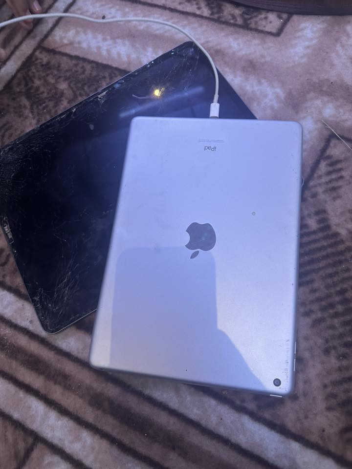 ايباد 11برو ماكس 
ايباد 9
مكسوره شاشتهن اثنينهن
سعرهن 350
***********
***********
