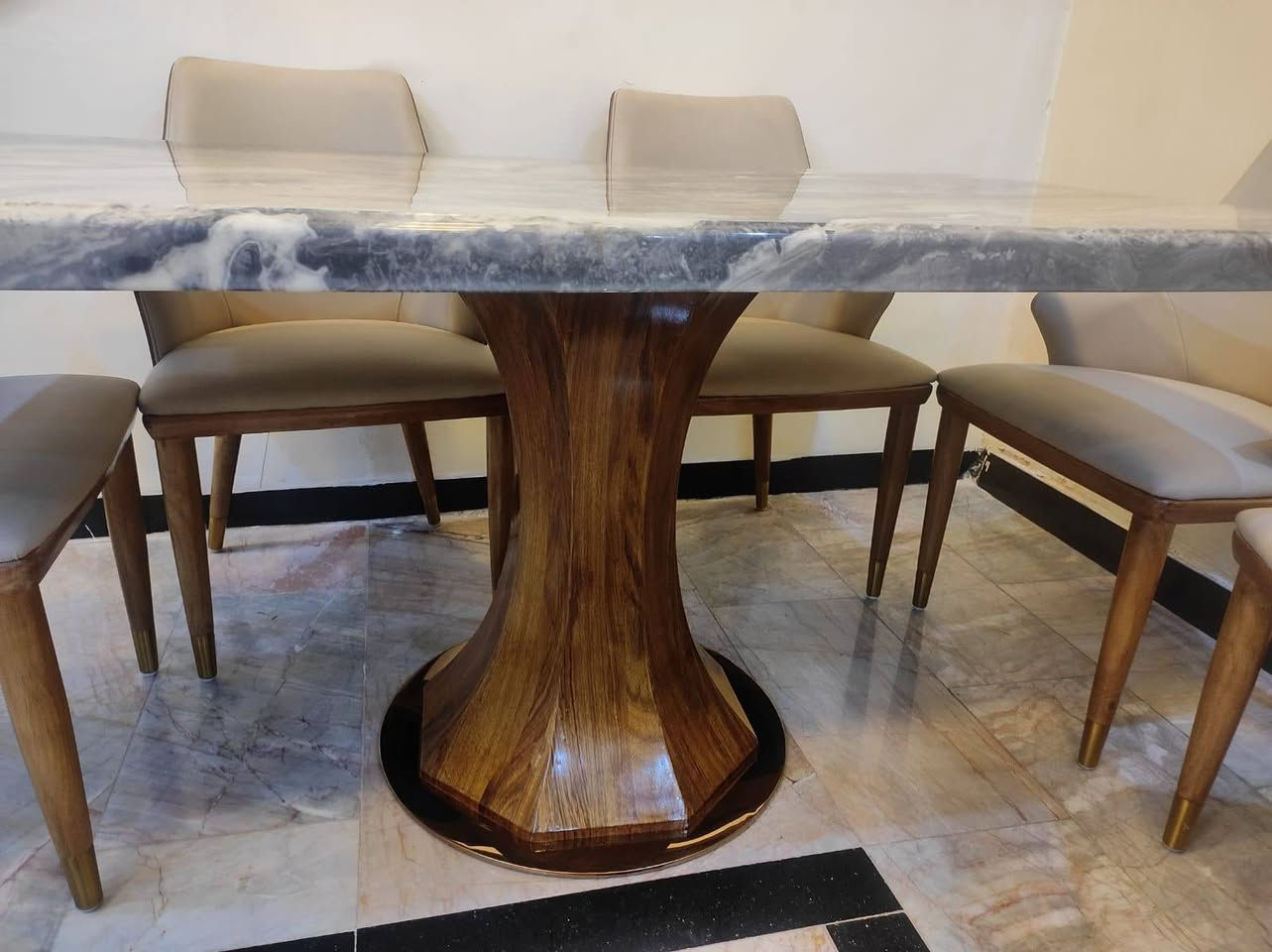 تخم قنفات اخو الجديد مشتري بمليونين اريدة بمليون ونص
وميز طعام مشتري بمليون وربع اريده ب900
مكلف بالنشر
رقم صاحبة الاغراض ***********
