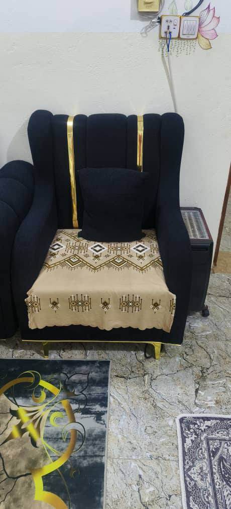 للبيع غرفة تفصيل خشب عراقي وقماش درجة اولى 
مكونة من ثلاثية عدد ٢ وكرسيين
سعر ٦٠٠ الف وبيها مجال للمعتمد 
جديدة مستعملة شهر واحد فقط
للتواصل على الرقم ***********
نقطة لنرفع البوست جزاكم الله خيرا
مكان التواجد شهربان ...
