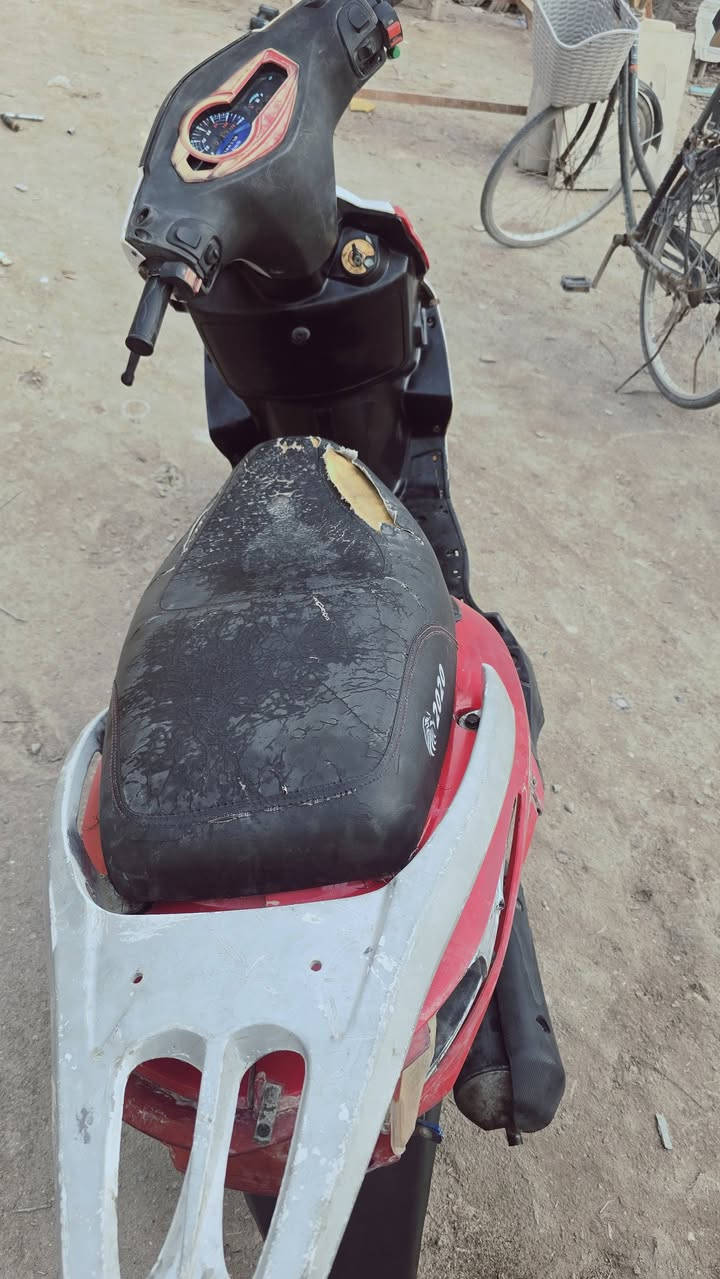 سلام عليكم  دراجتين  لبيع  سعر 250 بيه مجال ((1 ))دراجه سوده تشتغل بس تخربط((2 )) دراجه سكنز صني  دراجه تشتغل    يذا تريد دزلك فيديو  دراجتين  تشتغل   تفاصيل تفضل على خاص


**إذا كنت صاحب هذا الإعلان وتريد حذفه لأي سبب، رجاءا أرسل رسالة إلى الدعم الفني**