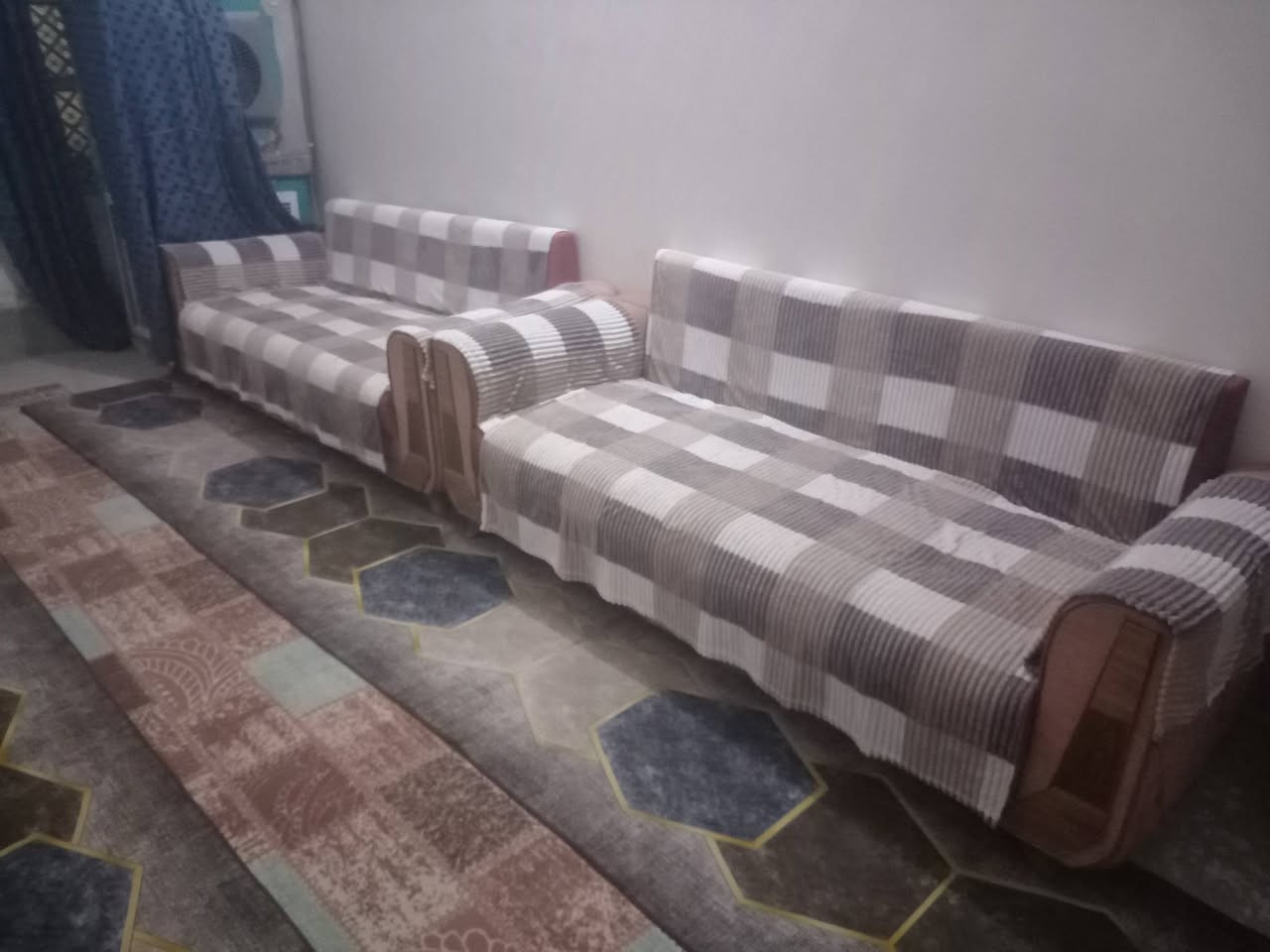 متاح تخم ١٠.مقاعد ثكيل المقعد ٧٠ سم
.
بغداد بوب الشام
***********
