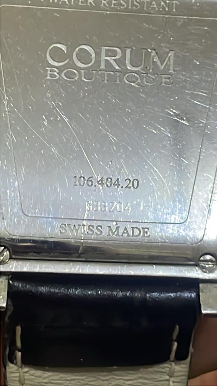 ساعة يد ماركة Corum تصميم كلاسيك انيق 🔥❤️
مينا سوداء 
حركة كوارتز دقيقة ⌚ 
علامات ساعه معدنيه وارقام انجليزية 
هيكل وابزيم من الفولاذ المقاوم للصدأ مع شاشة من الزجاج الزفير مقاوم للخدوش والصدمات 💎 
سوار جلد اسود فاخر 🖤


**إذا كنت صاحب هذا الإعلان وتريد حذفه لأي سبب، رجاءا أرسل رسالة إلى الدعم الفني**