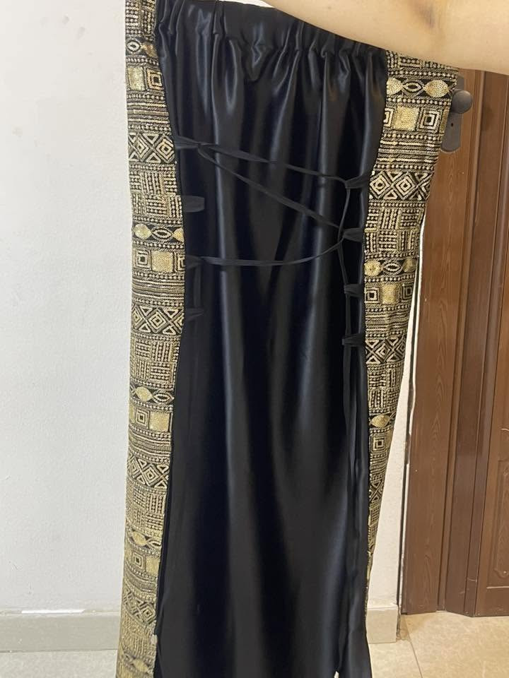 هلا بنات شلونكم عندي فستان اخذته ب١٣٥ اريده١٠٠ كلش حلو وراقي يرهم كل المناسبات قطعتين بشت  وهوه الفستان ويجي ويا حزام وتكدرين تتحكمين بقياسه بشد الحزام ملبوس مره وحده ع كد الحفله


**إذا كنت صاحب هذا الإعلان وتريد حذفه لأي سبب، رجاءا أرسل رسالة إلى الدعم الفني**