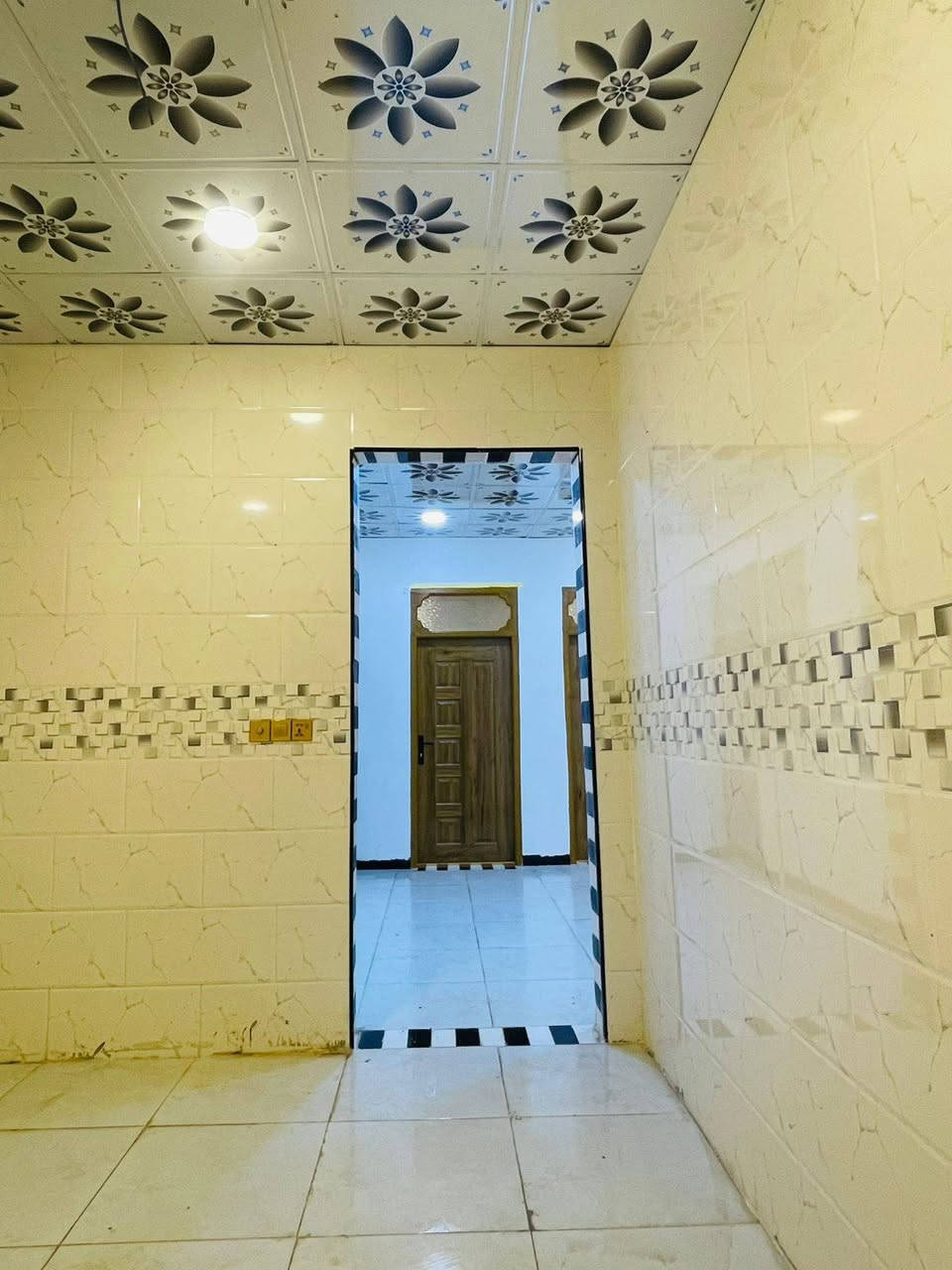 ١٠٠ م بيت بناء جديد طابق واحد صب منطقه البراكيه  ركن  غرفتين وصاله ومطبخ وصحيات السعر ٤٥ مليون  بي مجال 
للاستفسار مكتب الفيحاء للعقار مقابل شارع مركز الهنديه القديم
***********
