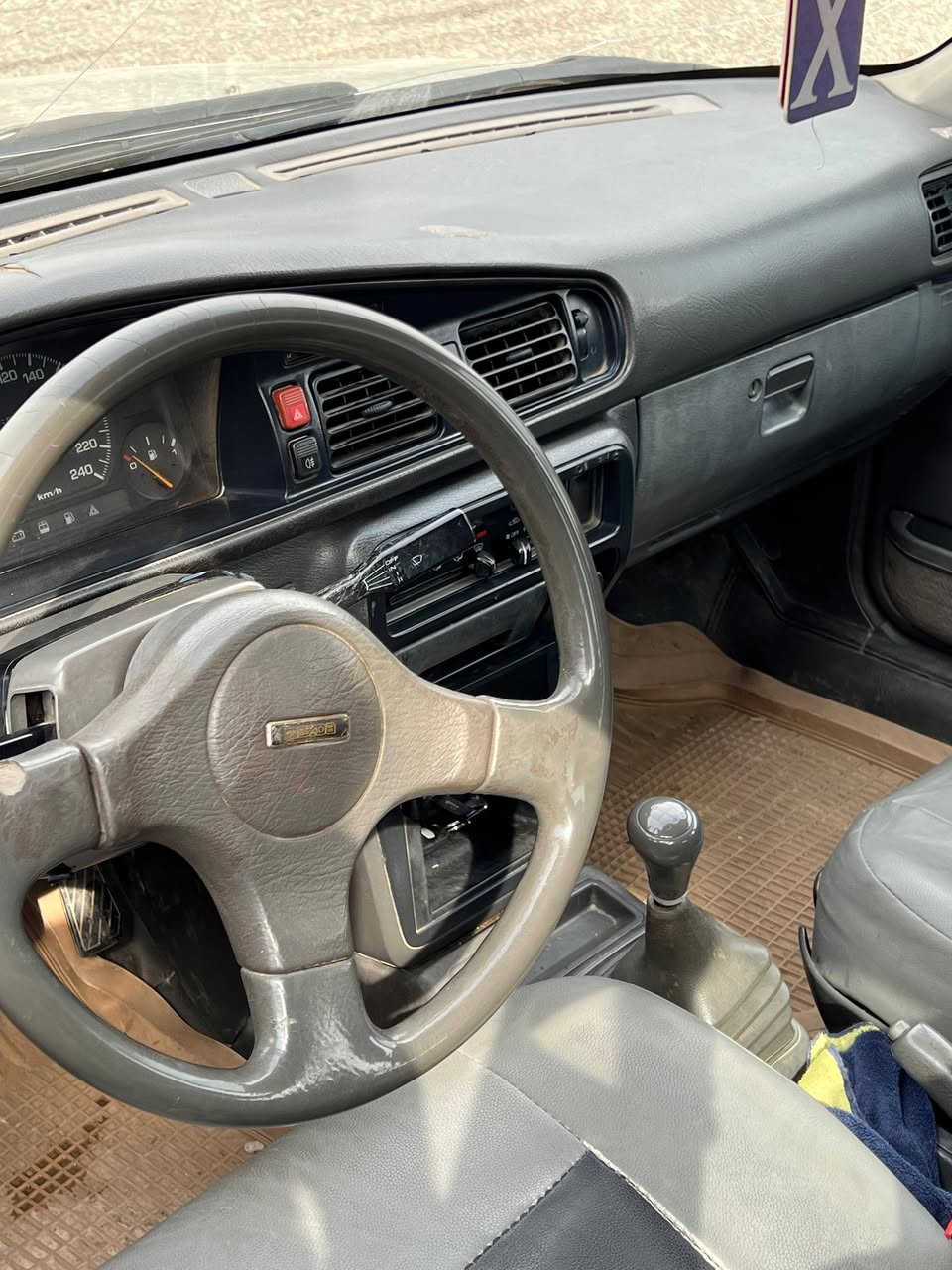 للبيع مازدا 626 سياره نضيف و حلوه سياره بيه قطعتين صبغ و بيه طخه خفيف من كدام صفحت النفر محرك 12 بخ كير محرك طخم امامي خلفي جديد طخم تايرات جديد شادو قبل اسبوع سنويه اخضر شرط التحويل  مكان السياره بعشيقة الاستفسارات ***********//***********
