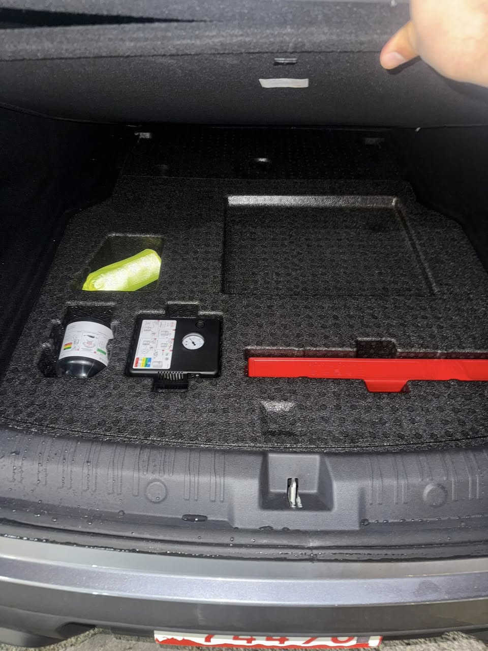 سلام عليكم بي واي دي qinL 2025 باتري كبير 120 كيلو متر بدون اوتو بارك سياره زيرو مواصفات معروفة سعر 156 بي مجال كلش بسيط مكان السيارة كركوك للاتصال *********** واتساب
