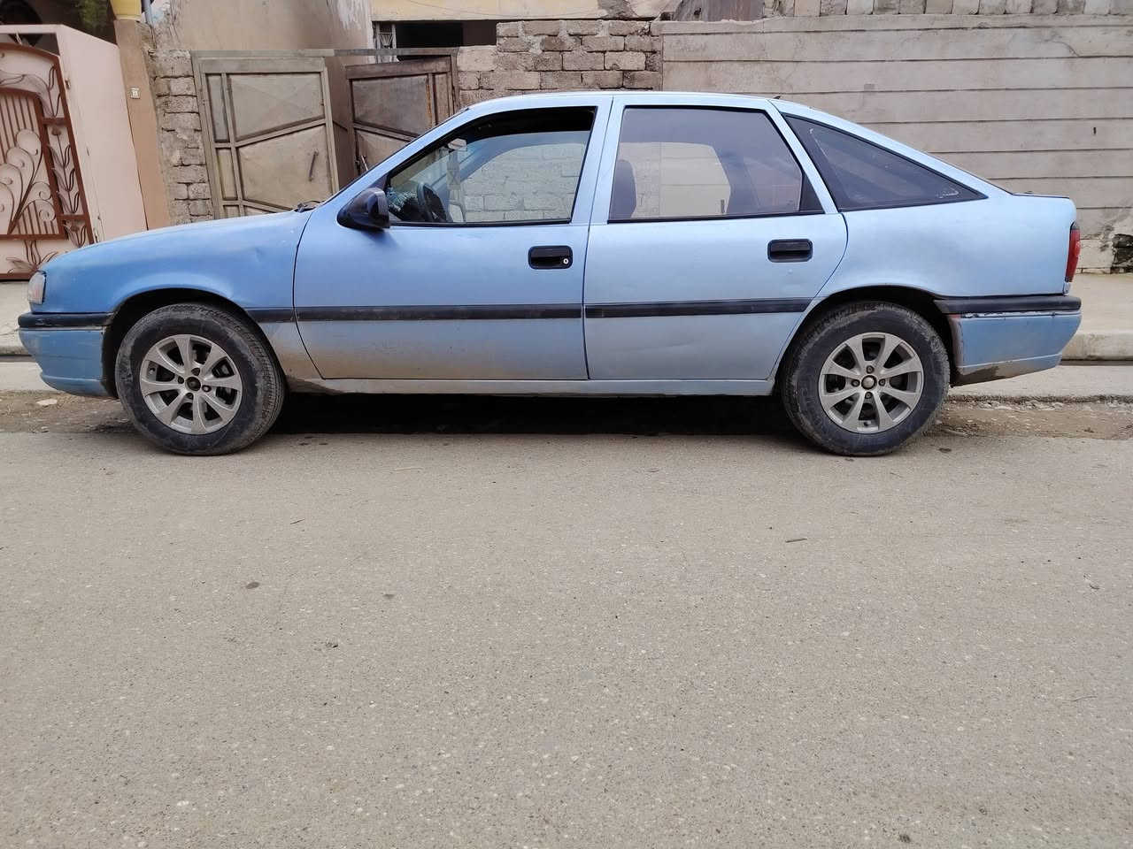 سلام عليكم اوبل فكترا للبيع حجم 18 كابريتا
موديل93 كير شرط محرك معمر جديد قبل شهر شرط لاصرف لانفخ كهربائيات كلها شغاله
طخم توير جديد باتري جديد طخم امامي خلفي جديد مبدل سياره مال بيت 
 كيجات شغاله سنويه عضم لل30بأسمي شرط تحويل هزه جديدة رقم مسطره  خايس مابيها 
نقد ابيع بدون مروس
السعر 28
***********
