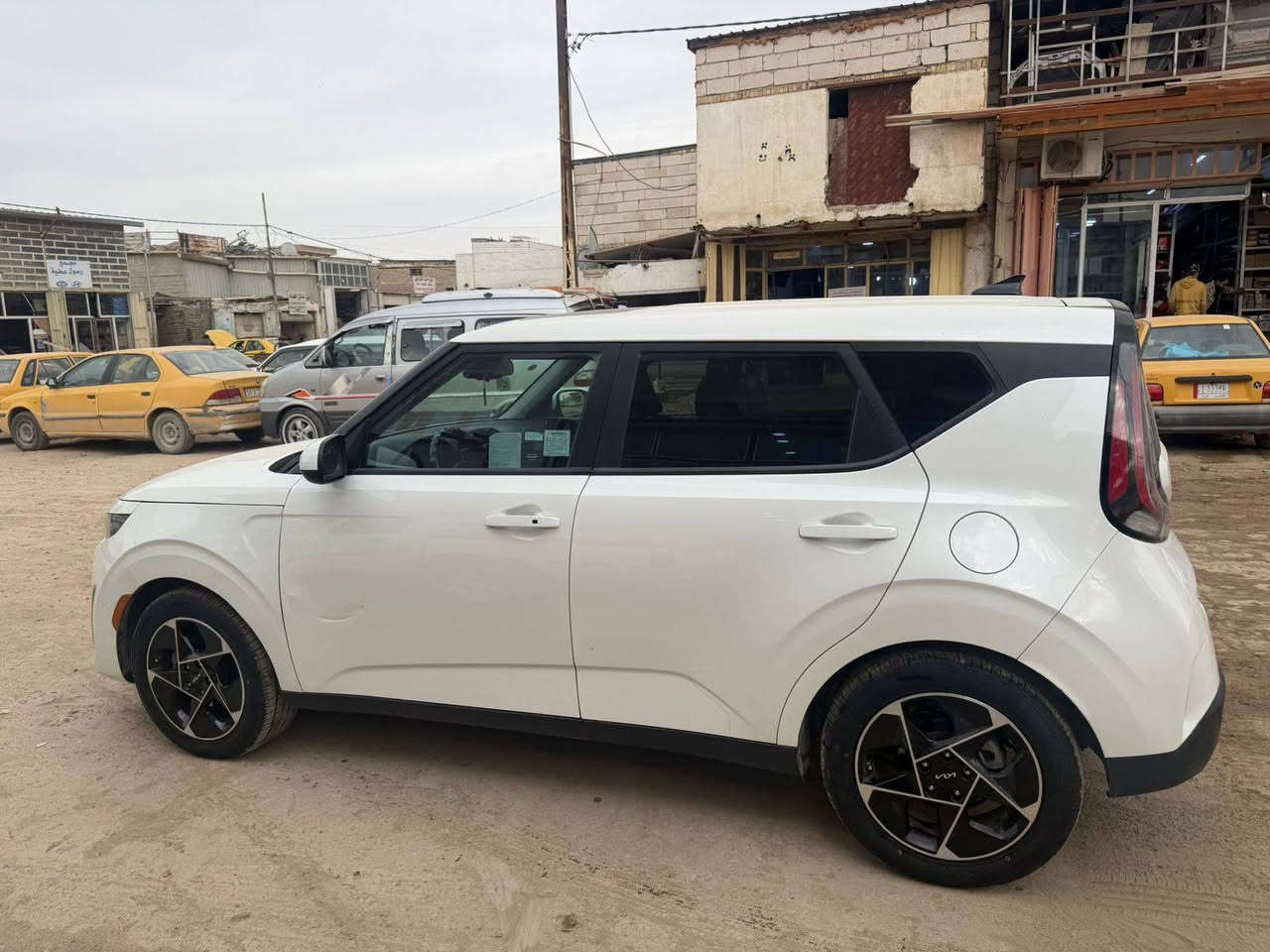 كيا سول 2023  حادث جاملغ أمامي أيسر بدون داخل فول مواصفات فتحه بصمه كشنات تدفئه رادارات خلفي وامامي توقف ذاتي تشغيل عن بعد مرقم قادسيه حره ماشيه ٩٠ ميل مكاني الديوانيه السعر 162 بيها مجال قليل مكاني الديوانيه ***********
