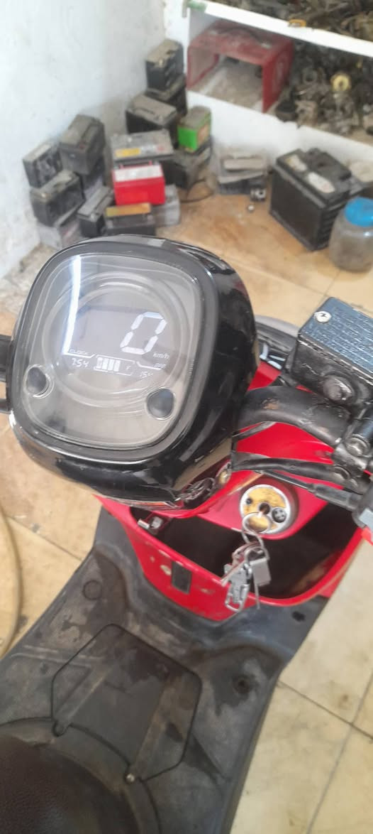 السلام عليكم ماكس بوليس نضيف وكلشي شغال بيه السعر ٤٢٥الف العنوان لامين يم باقر ابو ل***********
