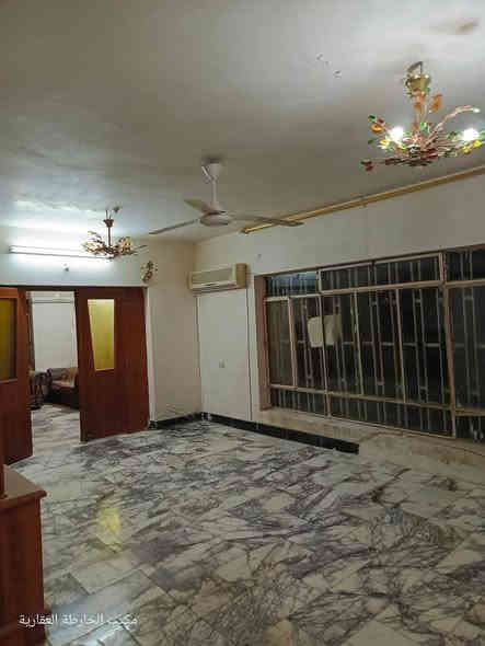 دار للأيجٓــــــــــار
فـٓــــي الكـــــرامــــة خلـــــف مجمـــــع الضـــــــامــــن قــــــرب الملعـــــب
~~~~~~~~~~~
مســــــاحـــــة 350م
~~~~~~~~~~~
#الطابــــــــــــــق #الأرضـــــــــــــي
غــــــرفتيـــــن وصالــــــــــة وهـــــــــــــول ومطــــــــــبخ ومجمــــــــــع صحـــــــــــيات داخليـــــة وخــــــارجيــــة وحــــــديقــــــة وكـــــــراج  وطــــــارمـــــة ....
#الطابــــــــــــــق #الثانـــــــــــــي
غرفتـــــــــــين وغـــــرفـــــة مخــــــــزن مــع مجمـــع صحــي وهـــــــــــــول وبيتــــــونـــــة كبيـــــرة وسطحيـــــن .....
~~~~~~~~~~
         💸  قيمـــــــة الأيجــــــار 650 الـــف نهـــائـــي  💸
~~~~~~~~~~
#مكتـــــــــب
             🏗️🧱ألخـــــــارطـــــه العقــــــاريـــــة🧱🏗️
#الكائــــــــــن 
_____________________________________________
  فـــي ⇩ حـــي_الطيــــاره_شـــارع_25_الـــرئيســـي_قـــرب
_المــــدرس_حسيـــن_طيــــاره

*********** علي الزبيدي 📲
