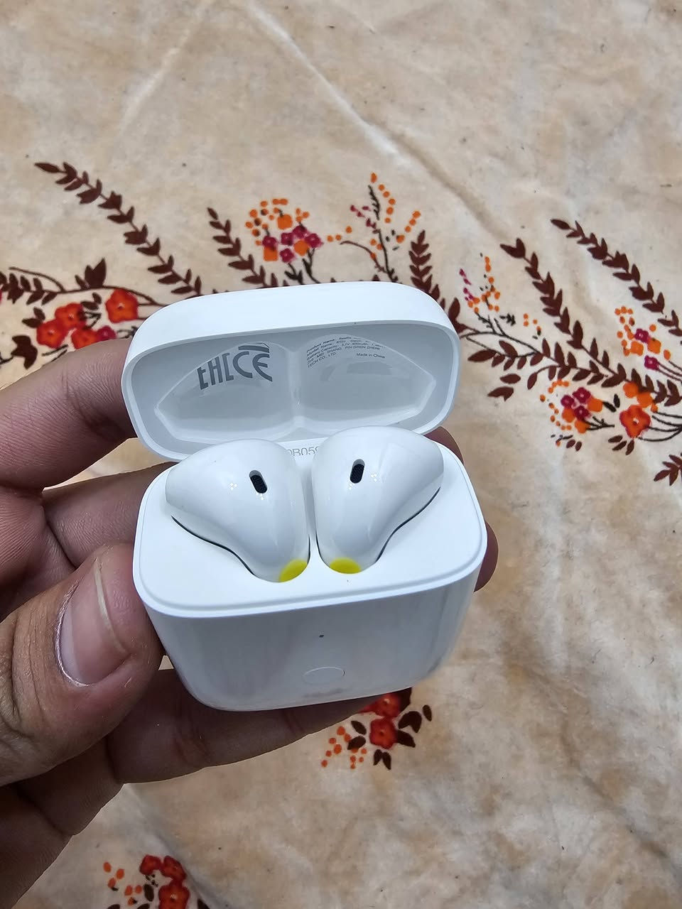 سماعات من شركة Realfit السعر 10 الاف
جديد غير مستعمل 
يوجد توصيل لجميع محافظات العراق 
التواصل خاص او ***********
