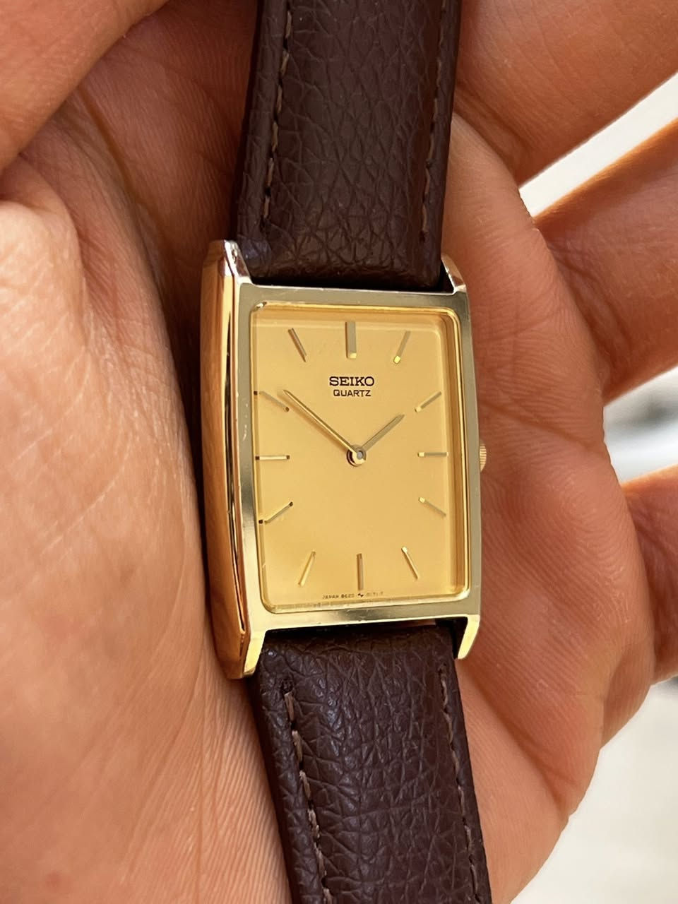 سيكو تانك | seiko Tank
طلاء ذهب SGP
هيكل مطلي بطبقة رقيقة من الذهب بتقنية SGP Seiko Gold
الأصلية، مما يمنحها لمعة الذهب الحقيقي العميقة 
كلاسيكي نوادر
القطر 33*32
كوارتز 
🔸للاستفسار أكثر عن القطعة يرجى التواصل خاص🔻


**إذا كنت صاحب هذا الإعلان وتريد حذفه لأي سبب، رجاءا أرسل رسالة إلى الدعم الفني**