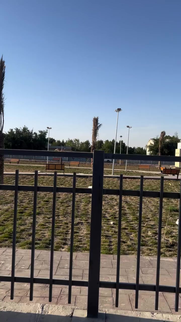 السلام عليكم
بيت حي المكرمه قرب السوك منطقه جدا راقيه
المساحه ١٠٠ متر. 
طابقين شيلمان بناء نضيف جدا
الطابق الارضي غرفه استقبال مطبخ وصحيات
الطابق الثاني ٢ غرف نوم وصحيات
للبيع فقط
للاستفسار

***********
