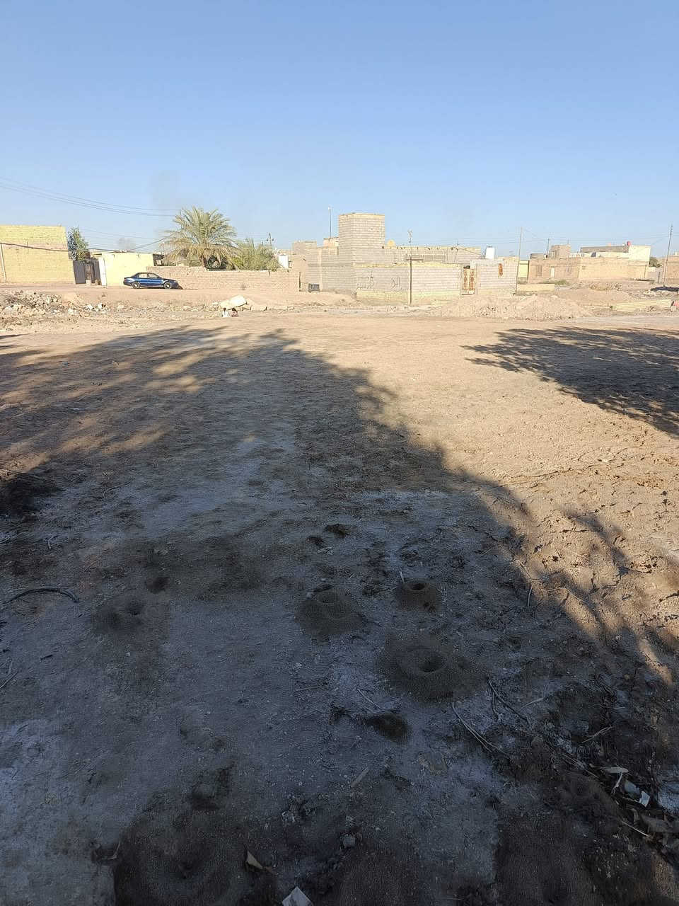 قطعه 450متر  في منطقة ال محينه قرب مدرسة الامام الباقر تبعد عن المدرسه 100متر مدفونه مستوه لشارع لقطعه ركن عله شارعين مرتبه وحلوه واصله ماي وكهرباء ولمدرسه قريبه عليه للستفسار ***********
