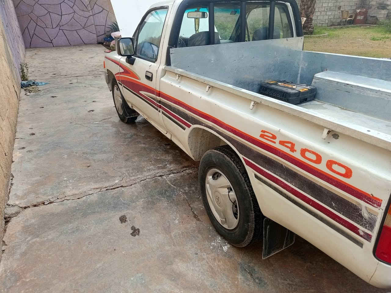 السلام عليكم ورحمه الله وبركاته تيوتا للبيع موديل 92 سنويه 29 رقم دولي باسمي شرط  مكينه كير اكسل شاصي كلها بل شرط دوشمه الداخل جديد دوشمه الموصل حطاطه والجاملغات دومشمتها والبدي كذلك غلفته بل موصل سياره كامله مكمله السعر 58 وبيها مجال قليل للشراي مكانها صلاح الدين تكريت رقم الهاتف *********** أخوكم أبو فاروق الدوري
