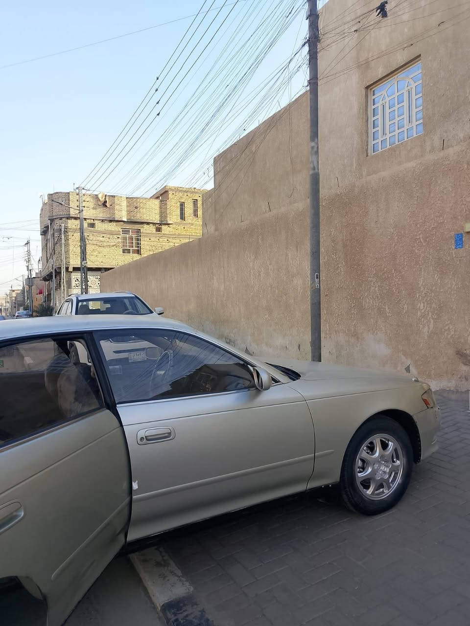 سلام عليكم تويوتا مارك نفخ للبيع موديل1993كفاله كص ونقل وضربه وصبغ سياره بيه جراد قليل مكينه وكير فيفيتي شرط الفحص وتبريد ثلج 🥶 كهربايات كله شغاله شاشه  تخم تاير جديد دواخله بل كارتون رقم بصره سنويه2029شرط تحويل سعره50وبيه مجال مكاني بصره
اللاستفسار***********
