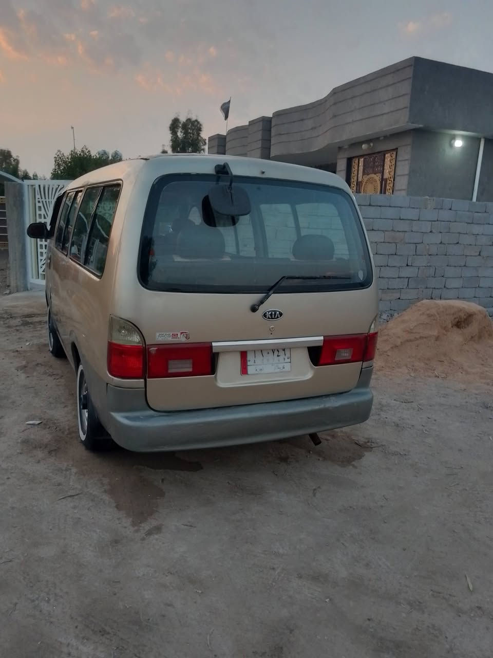 سلام عليكم كيه بريجو موديل 1999مكينه 3000كيراكسن محرك كله مكفول لسياره مصبوقه لجماليه رقم لسياره كربلاء   سنويه 30 لسياره ابسمي مكان لسياره بابل محاويل سعر 72وبيه مجال ***********
