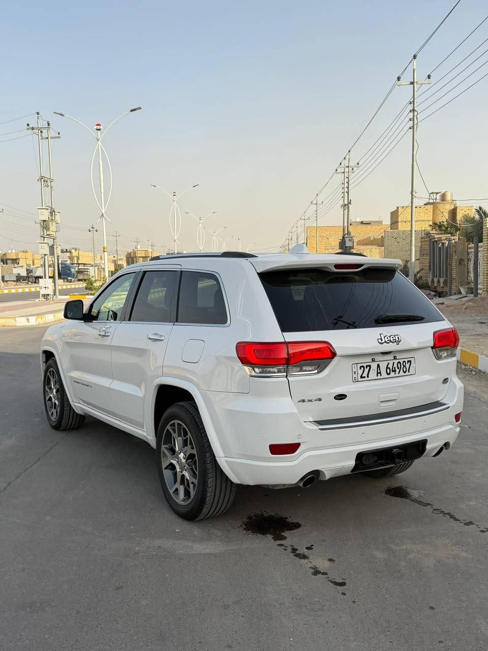 السلام عليكم جيب كراند شيروكي اوفر لاند فول مواصفات موديل 22 اصل 15 رقم ذي قار انكليزي 
جاهزه للأخير بدون اي نقص كفاله بدون تبديل بدون فتح فقط داير جاملغ خلفي صبغ ماشيه السعر 200 وبيه مجال مكان السياره الناصريه المركز للأستفسار اكثر اتصل وتدلل ***********
