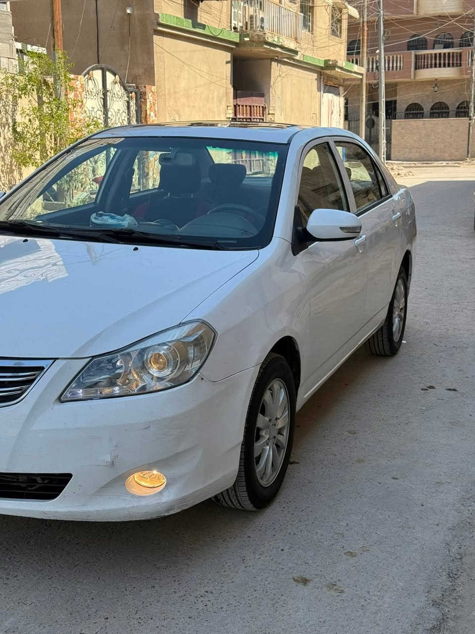 للبيع BYD (G3) موديل 2013
السيارة بيها باب خلف السائق مبدل اصلي من الشركة
وبيها بارد بالجاملغ الخلفي  والدعامية الامامية مصبوغة
المحرك مفتوح ادامة والكير كذالك 
بس بي عتة ومامسويها
السيارة فتحة شاشة اندرويد اصلية سعرها 150$ كاميرا
فتحة دوشمة جديدة 
منظومة زنون كاملة سعرها 200$ 
صدر خلفي امامي كلة جديد 
تخم تايرات جديد رقم بغداد 
هزة جديدة صارلها 3 اشهر 
سنوية جديدة لسنة 2031 
السيارة حلوة وخير من الله 
((((السعر 50))))
 مكاني بغداد البلديات
***********

