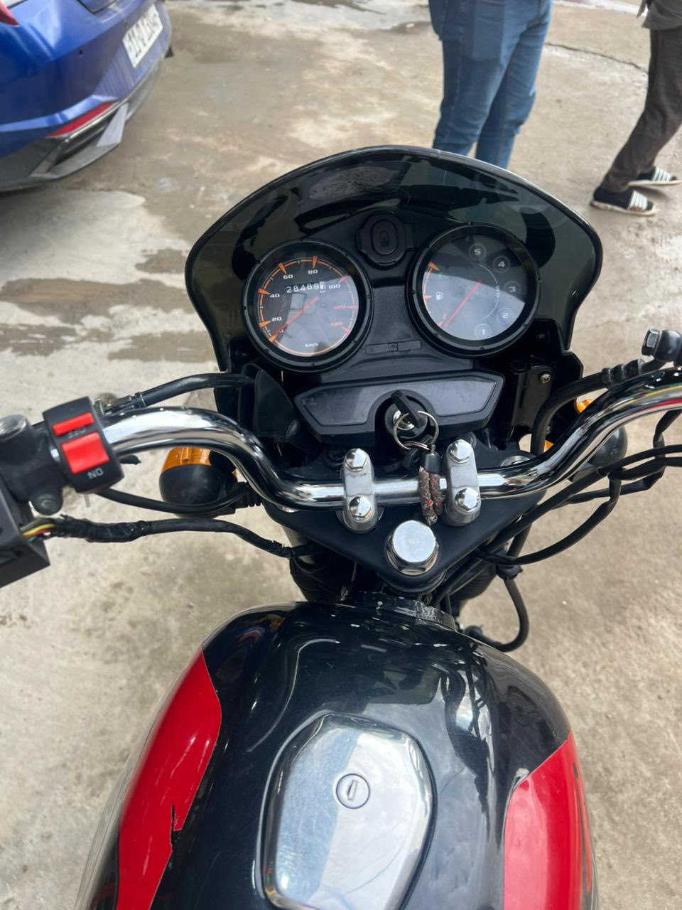 بوكسر موديل23رقم وسنويه كامله كلشي شغال بسمي عارضها بمليونين و300وبيها مجال ***********
