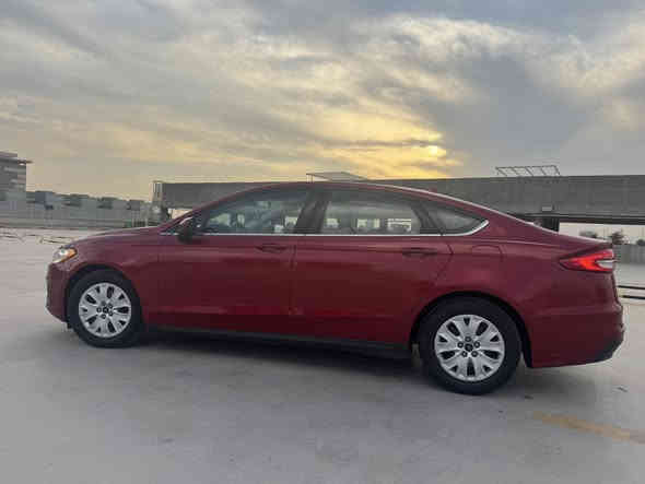 للبيع فيوجن موديل 2020
بصمة 

جلد 

بلوتوث

رادارات

هندبريك بصمه

جام اوتو 

تحديد مسار 

 وقوف تلقائي

ويل  16

مكينة 2.5 L

ماشية 70 KM

 تبريد ثلج 

حادثها قطعة وحده البنيد صبغ فقط 

ايرباك برده وستيرن 

للاستفسار 

***********
