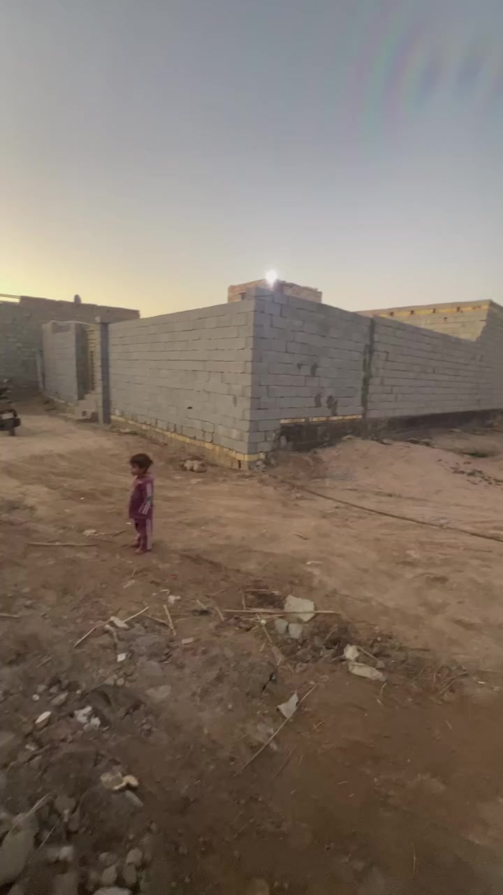 السلام عليكن بيت لبيع في الناصرية قضاء الغراف علا طريق الحمزة سعر خاص اني مكلف بل نشر للاستفسار اكثر علا ذني الرقام // ***********// ***********
