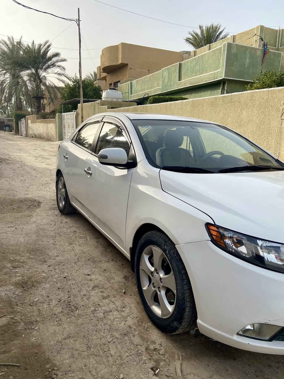 السلام عليكم ورحمة الله وبركاته
سيارة فورتي موديل ٢٠٠٩ 
رقم بغداد الدولي الجديد
السيارة باسمي 
السيارة مواصفات فول ١/١ 

فتحة سقف 

اشاير بالمري 

تدفئة كشنات 

تبريد تدفئة 

تبريدهة خير من الله 

السيارة مناقصة شي شغل واطلع 

بيهة قطع صبغ 

سونارهة موجود 

السعر ٩٠ ورقة وبيهة مجال بسيط حك العملة 

مكاني بغداد الراشدية 

***********
