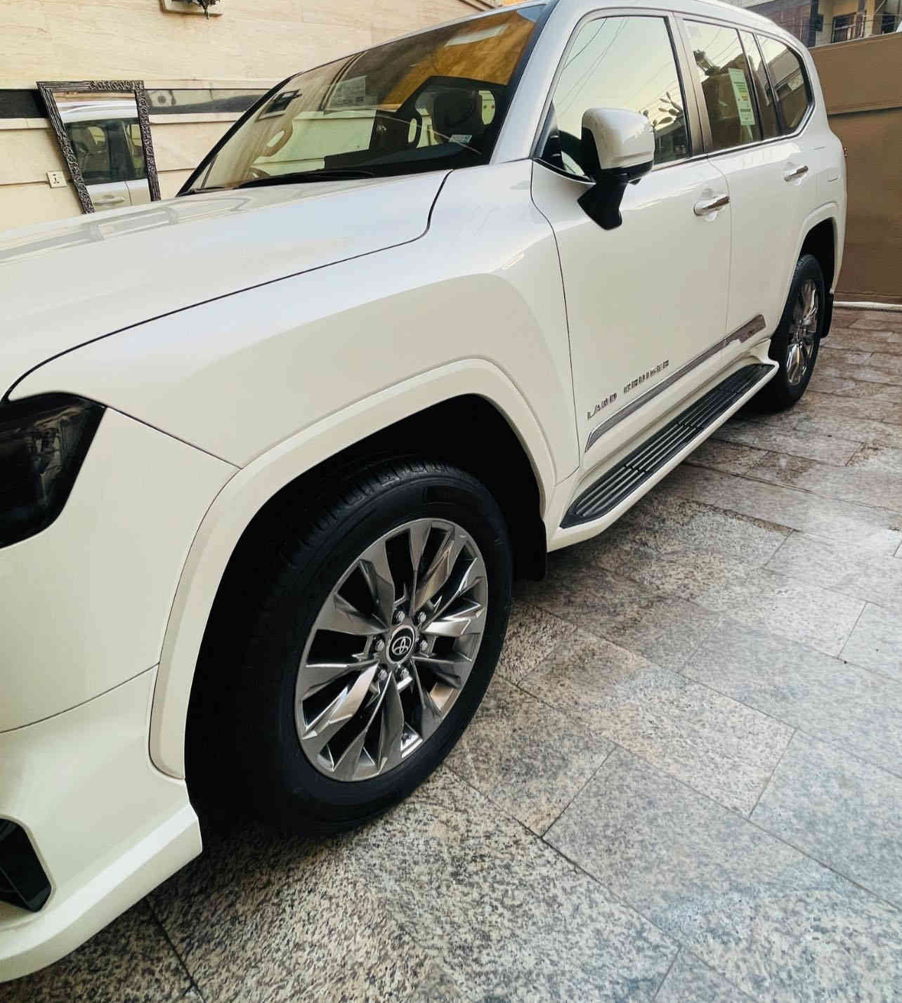 السلام عليكم 
للبيع لاندكروزر ساس مكملة لمتدد موديل ٢٠٢٣ ماشية ٢٩ الف بيهه كم شخط مكحلات فقط 
عنوان بغداد الاستفسار الاتصال  
 *********** السعر ٦٧٥ وبيهه مجال
