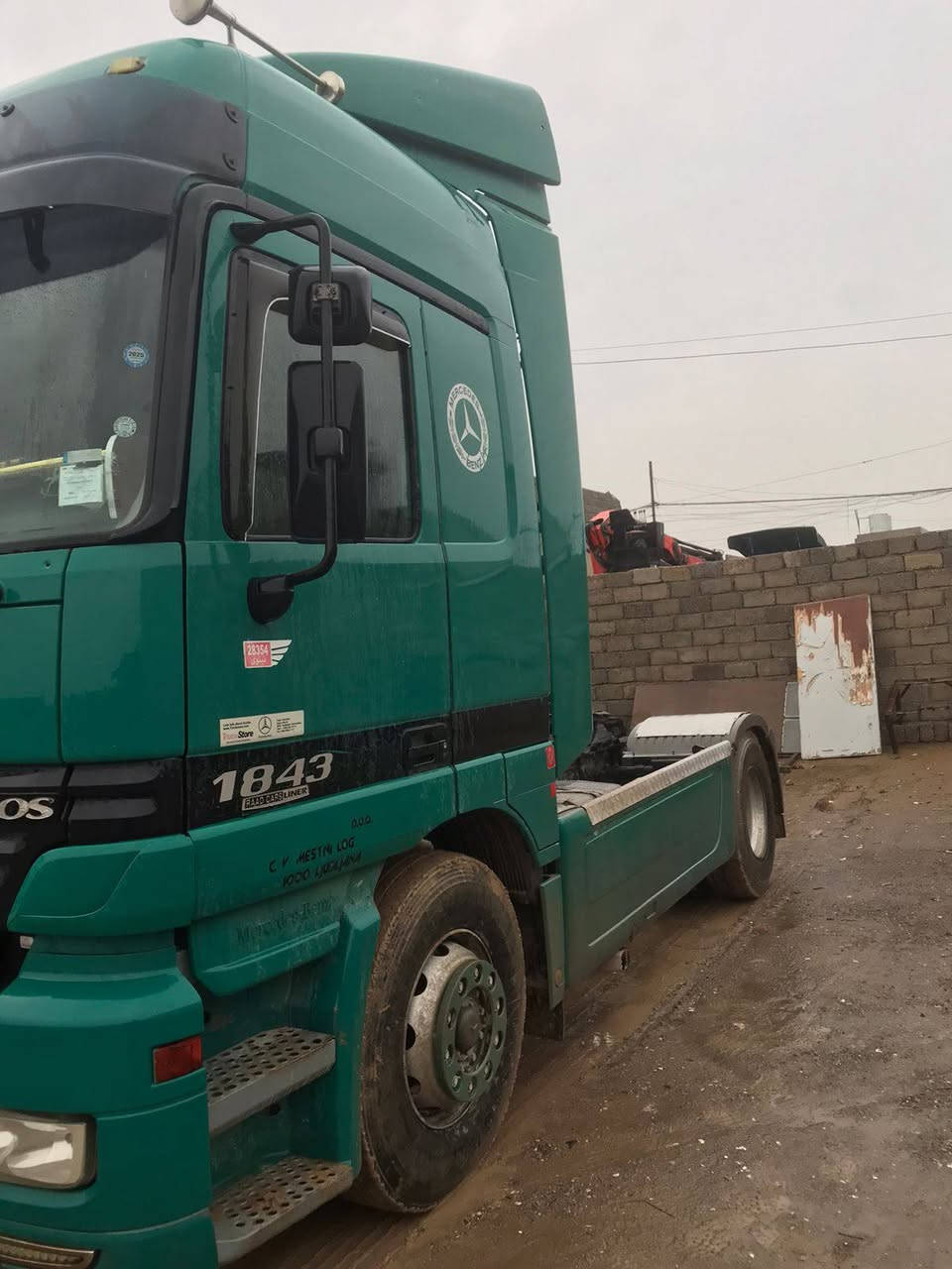 مارسديس كتروز موديل 2000 طوناج شغال جبيس شغال سنويه 27 السعر 3 و25$ بيها مجال ***********
