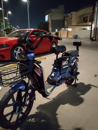 للبيع دراجه شحن مامستعمله قليل بطاريات جدد لسعر 300 وبيهه مجال لمكان ل...