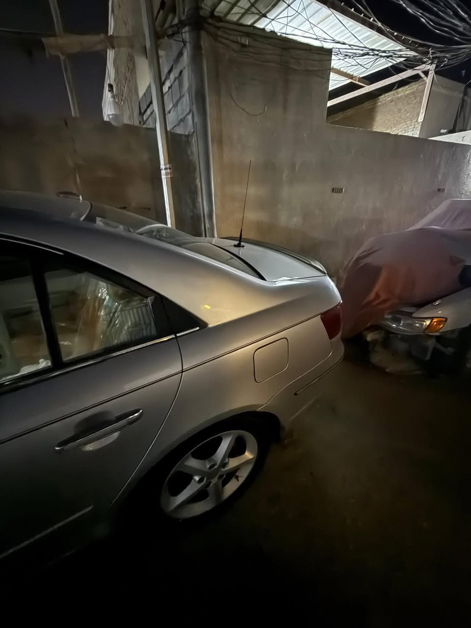 السلام عليكم سوناتا 2008 كفاله عامه
 محرك ما مفتوح برغي بي 
السياره جانت مضمومه وسونار واضح كدامكم من عده البنيد مفتوح بس لا مصبوغ ولا مبدل بي شي وجاملغ صوب السايق مفتوح ومصبوغ عل بلادي
موصفات السياره
وراد أمريكي.🇺🇸
محرك السياره ٦. سلندر ٣٣٠٠
كشن السايق كهربائي
فتحه قماره
نضام TPMS. اذا نزل التايرات يشتغل عندك ب الدشبول نضام Esc.توازن السياره عنده السرعه تبريد السياره ثلج عل وضع شركه
حداديه جديده ستوني مسويله آدامه كامله لسياره تايرات جداد ويل حجم ١٧.
رقم السياره بغداد سنويه تنتهي 2028
باتري السياره جديد السياره فول فول موصفات من عده البصمه مكان السياره نجف الاشرف 
السعر 115. وبيه مجال لطيبين اذا ما عجبك السعر اعكب المنشور اذا علقت تعلق مو حلو يدل عله تربيتك 
***********
